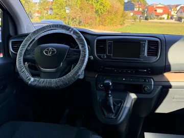 Car image 28