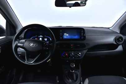 Car image 12