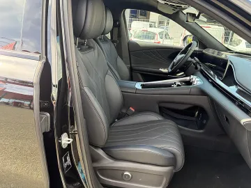 Car image 32