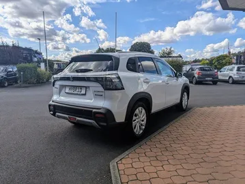 Car image 4