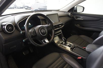 Car image 14