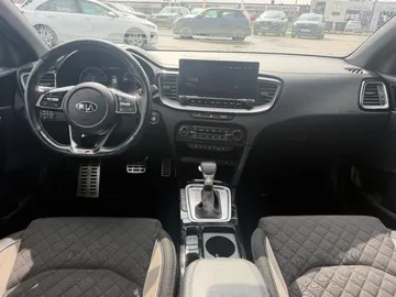 Car image 24