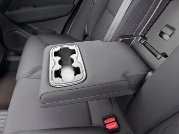 Car image 44