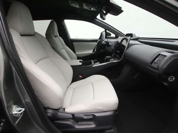 Car image 26