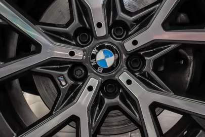 Car image 27