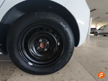 Car image 26