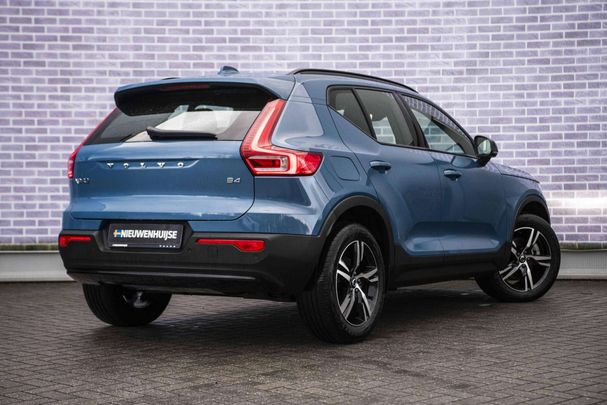 Volvo XC40 B4 Plus Dark 145 kW image number 2