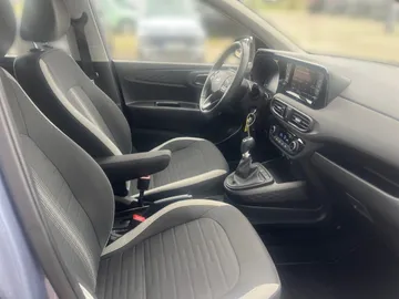 Car image 15