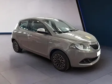 Car image 2