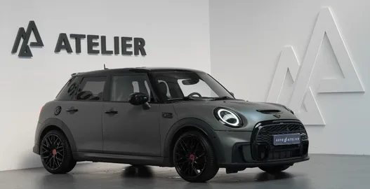 Car image 3