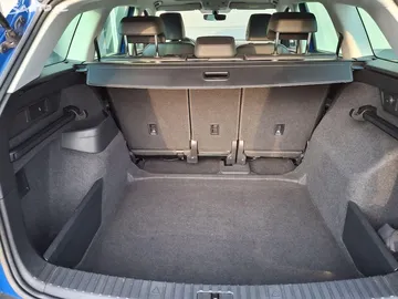 Car image 36