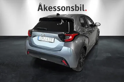 Car image 3