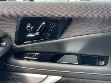 Car image 36