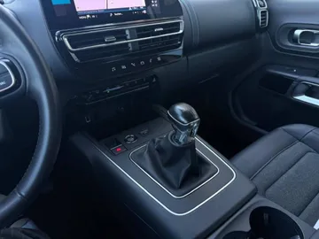 Car image 23