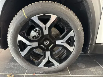 Car image 24
