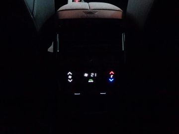 Car image 32