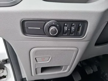 Car image 33