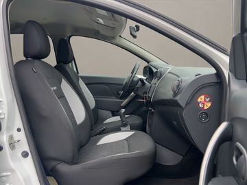 Car image 10