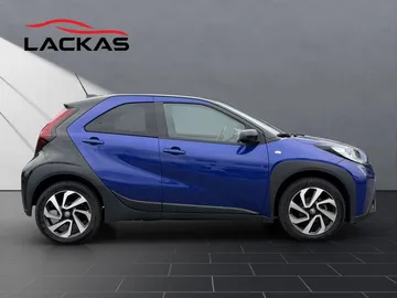 Car image 4