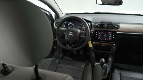 Car image 24