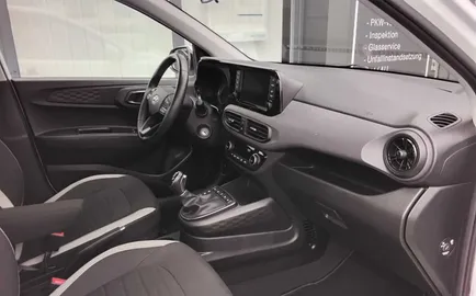 Car image 20