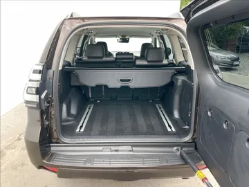 Car image 24