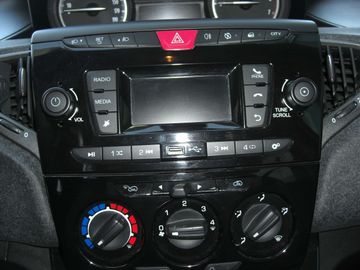 Car image 11