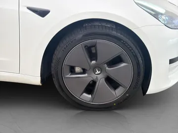 Car image 29