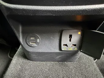 Car image 32