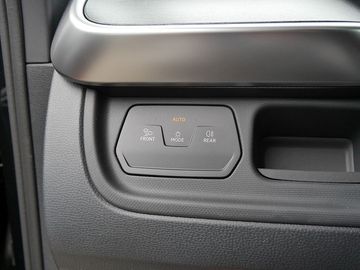 Car image 32