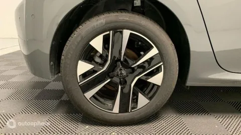 Car image 20