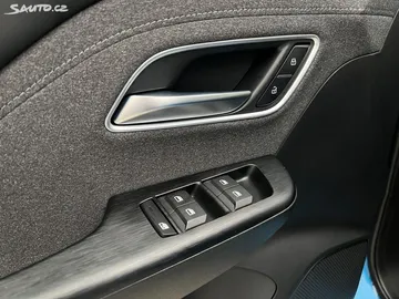 Car image 38