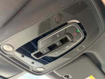 Car image 33