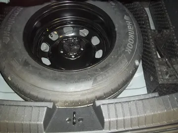 Car image 26