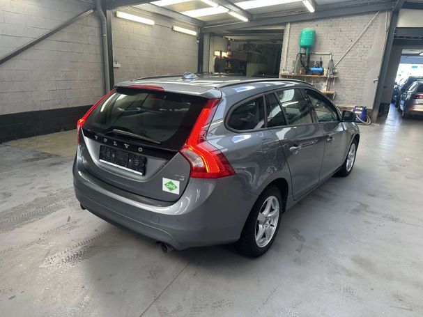 Volvo V60 T3 Kinetic 112 kW image number 6