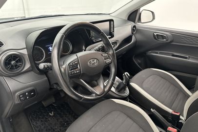 Car image 12