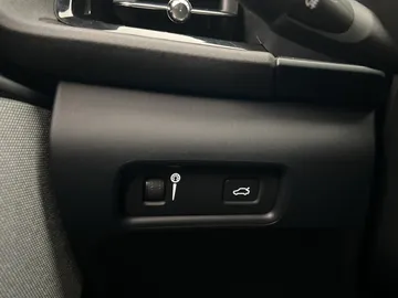 Car image 34