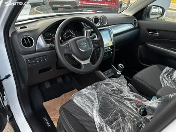 Car image 10