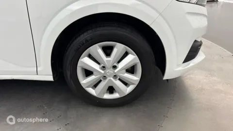 Car image 20