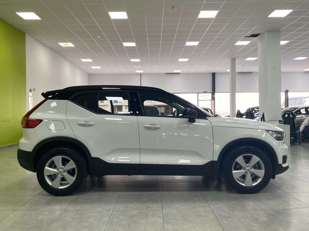 Volvo XC40 T2 Core Momentum 95 kW image number 4