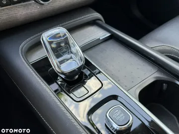 Car image 40