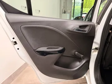 Car image 33