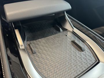 Car image 36