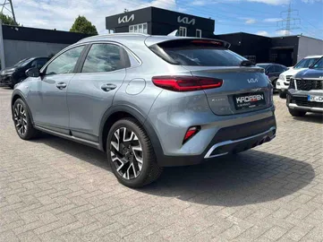 Car image 30