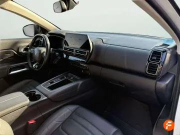 Car image 27