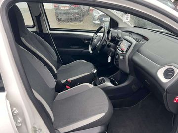 Car image 16