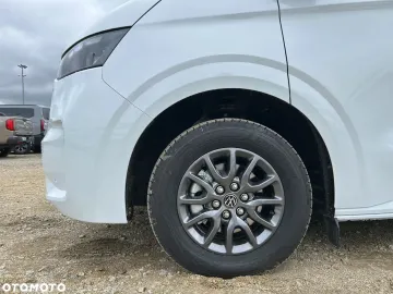 Car image 34