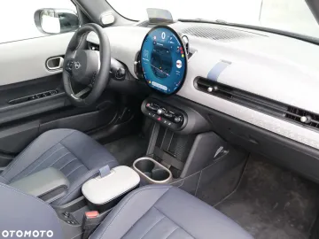 Car image 32