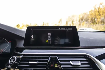 Car image 30