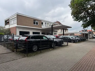 Car image 21